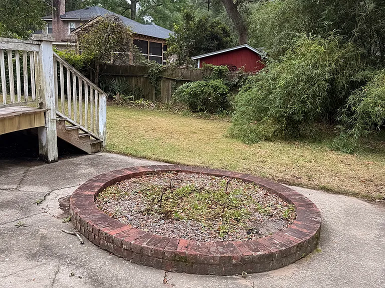 649 Fort Johnson Rd — Photo 3
