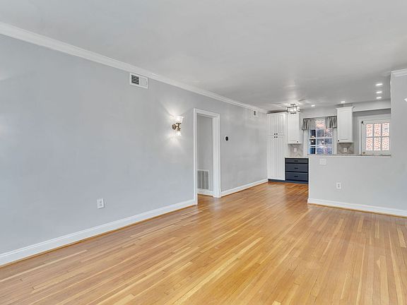 2nd image of 300 Commonwealth Ave Unit 1