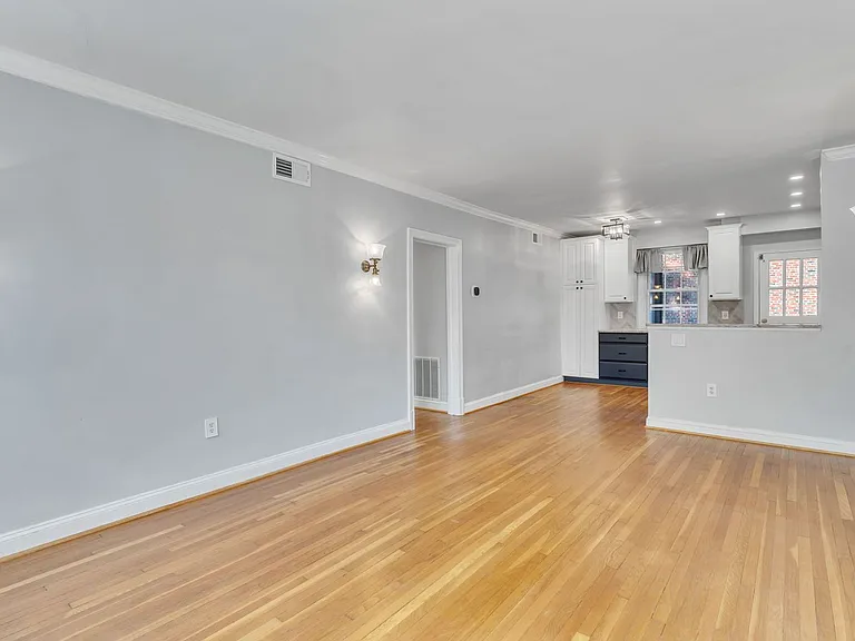 300 Commonwealth Ave #1 — Photo 2