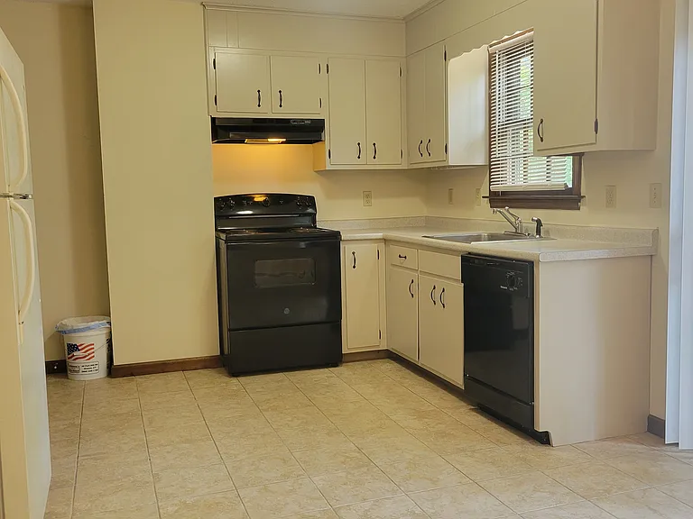 33 Elderkin Ave #A1 — Photo 10