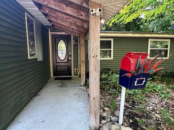 2nd image of 723 Circle Dr
