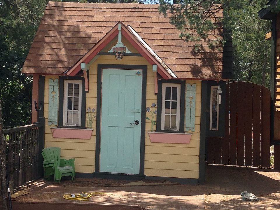 Playhouse  8'.x 7'