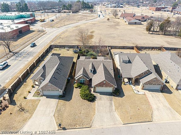 3rd image of 2912 Brighton Ct