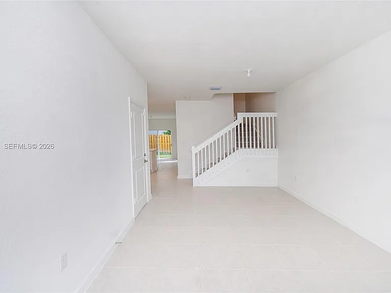 2642 SE 10th St — Photo 4