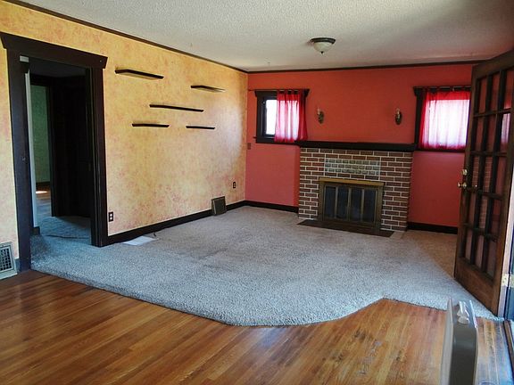 4th image of 826 E 49th St