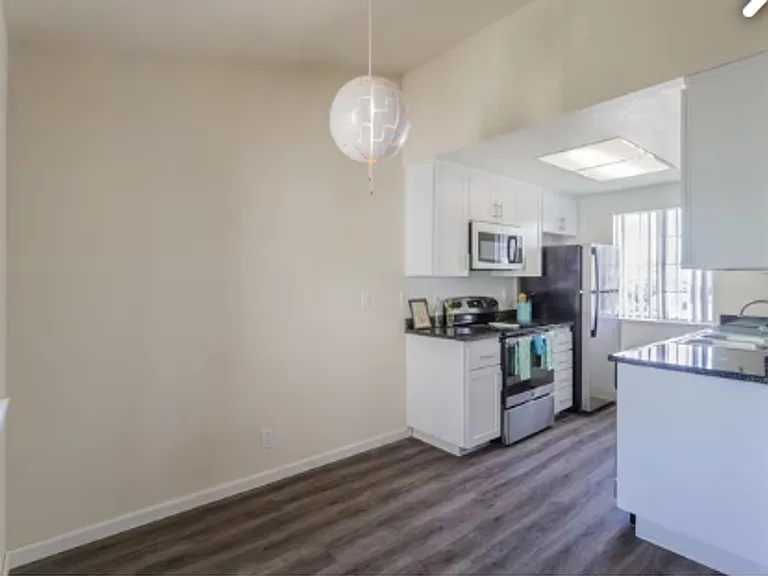 Cirby Oaks Apartment Homes — Photo 5