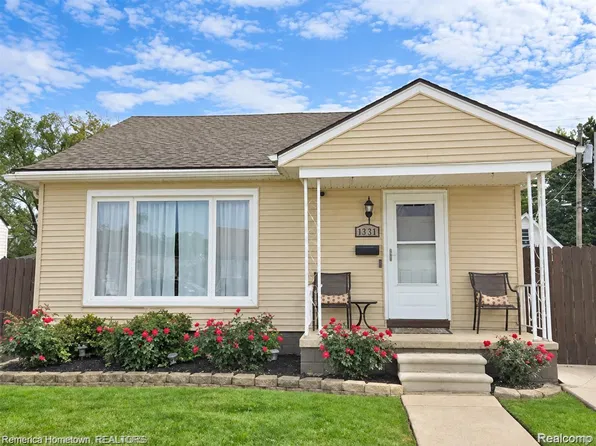 1327 Austin Ave, Lincoln Park, MI 48146