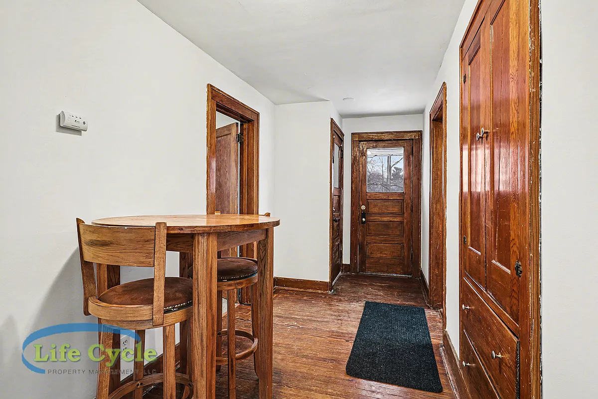 Building Photo - 507 Eastern Ave NE #2