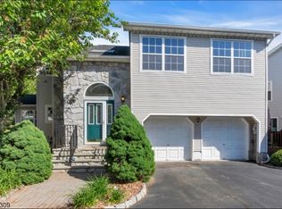 48 Whitehead Rd, Bridgewater, NJ 08807