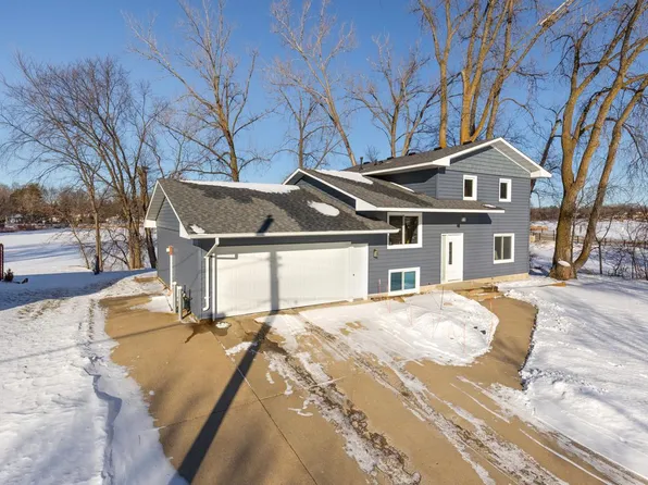 17208 Peterborg Rd, Eden Prairie, MN 55346