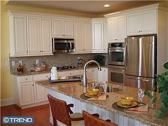 5th image of 210 Ann Dr