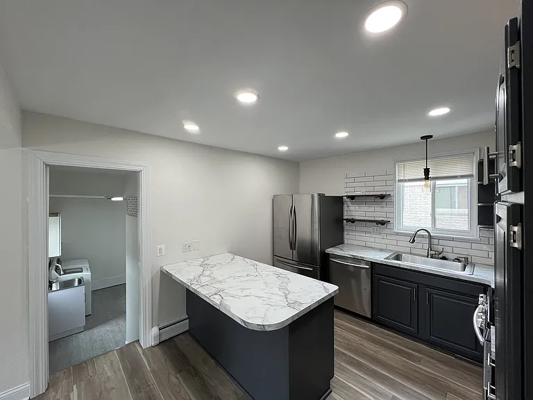 23124 Grove St — Photo 4
