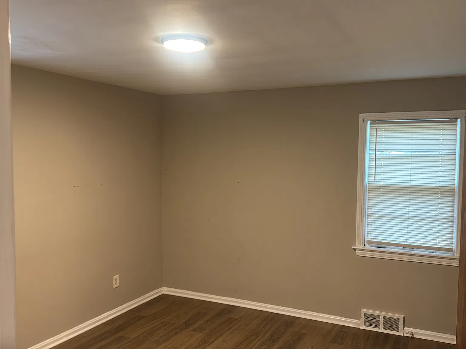 3 bed, 2927 sqft, $2,200 — Photo 3
