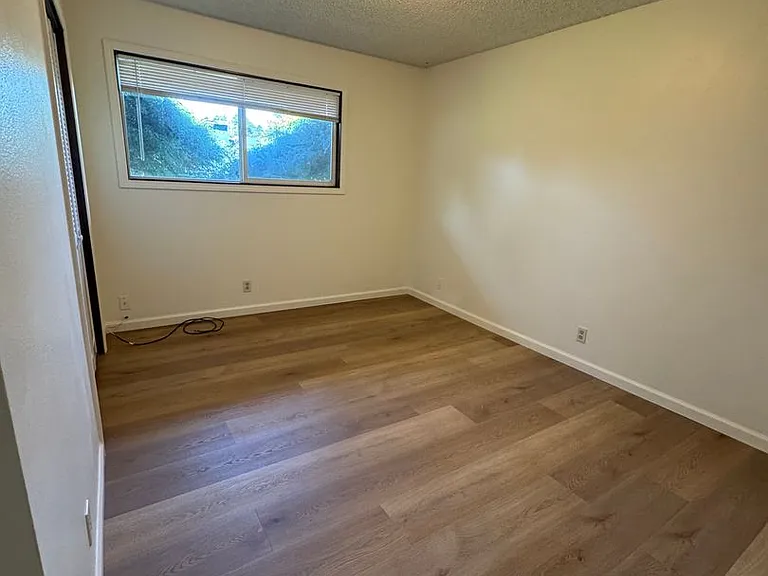 1152 Glenwood St — Photo 13