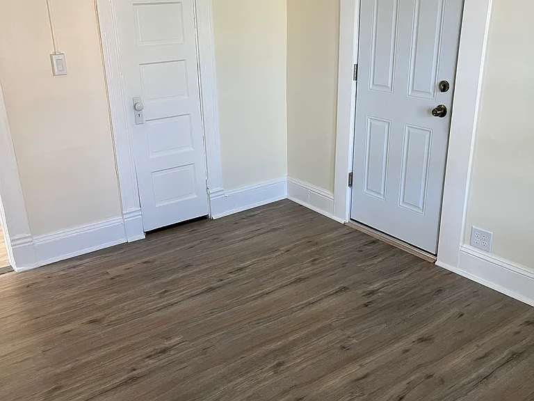 181 Rhodes St — Photo 22