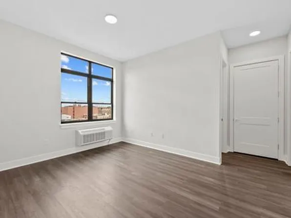 121 34th Street image 133 of 213