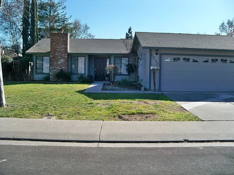 2712 Peek Ct — Photo 1