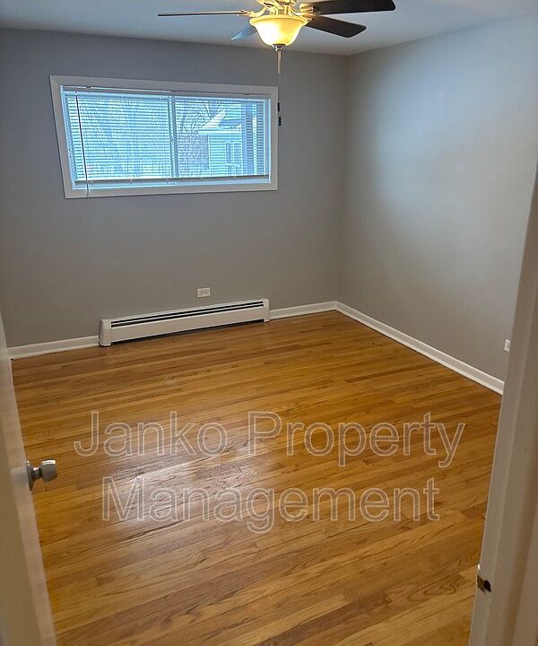 2nd image of 10720 S Ridgeland Ave APT 3