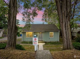 9820 35th Ave SW, Seattle, WA 98126