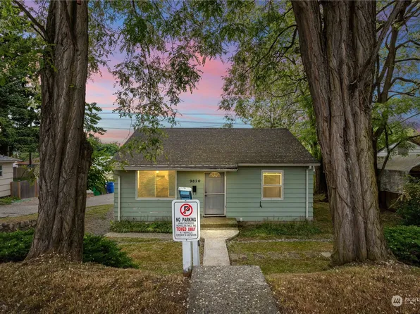 9820 35th Avenue SW, Seattle, WA 98126