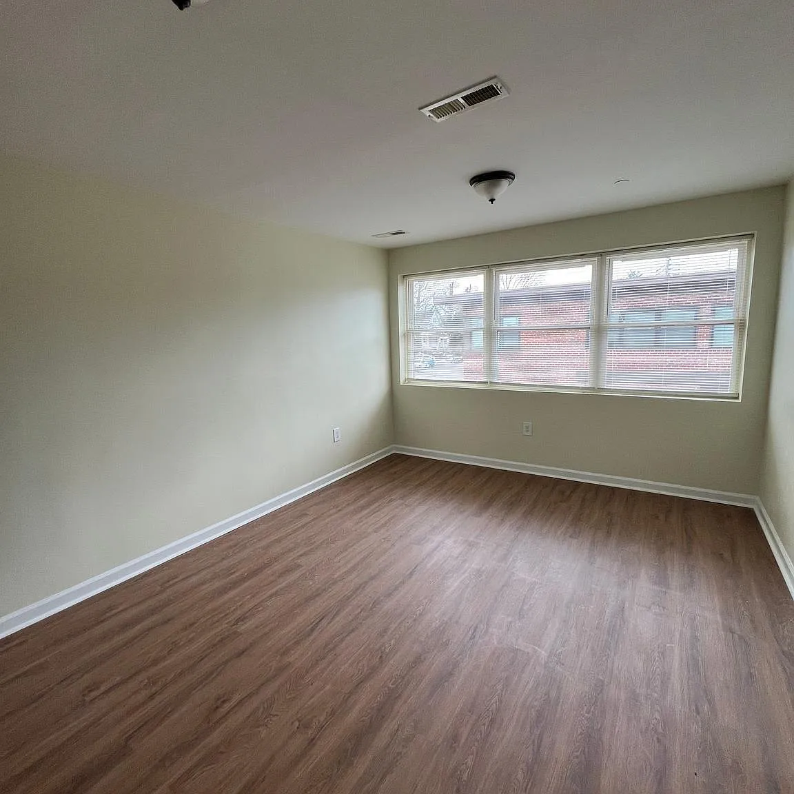 1 bed, 17856 sqft, $1,200 — Photo 2