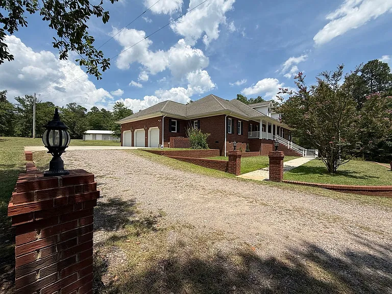 785 Glenwood Dr — Photo 2