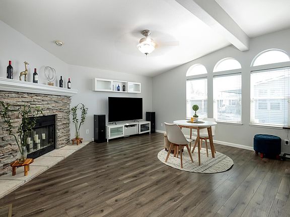 4th image of 518 Chateau La Salle Dr #518