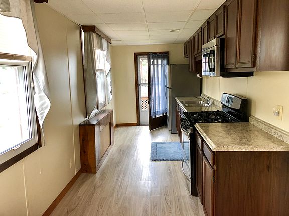 Entrance off of deck into kitchen
