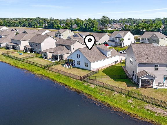 4th image of 588 Pier Ct.