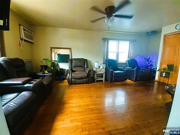 5th image of 75 PRESTON Street