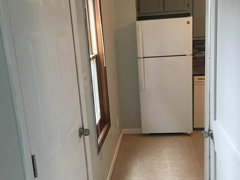2465 Indianola Ave — Photo 4