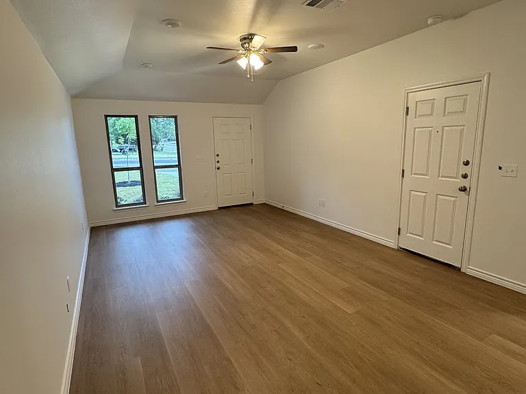 423 E Beeline Ln — Photo 3