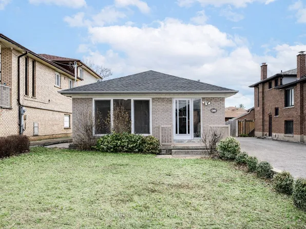 57 Apted Ave, Toronto, ON M9L 2P2