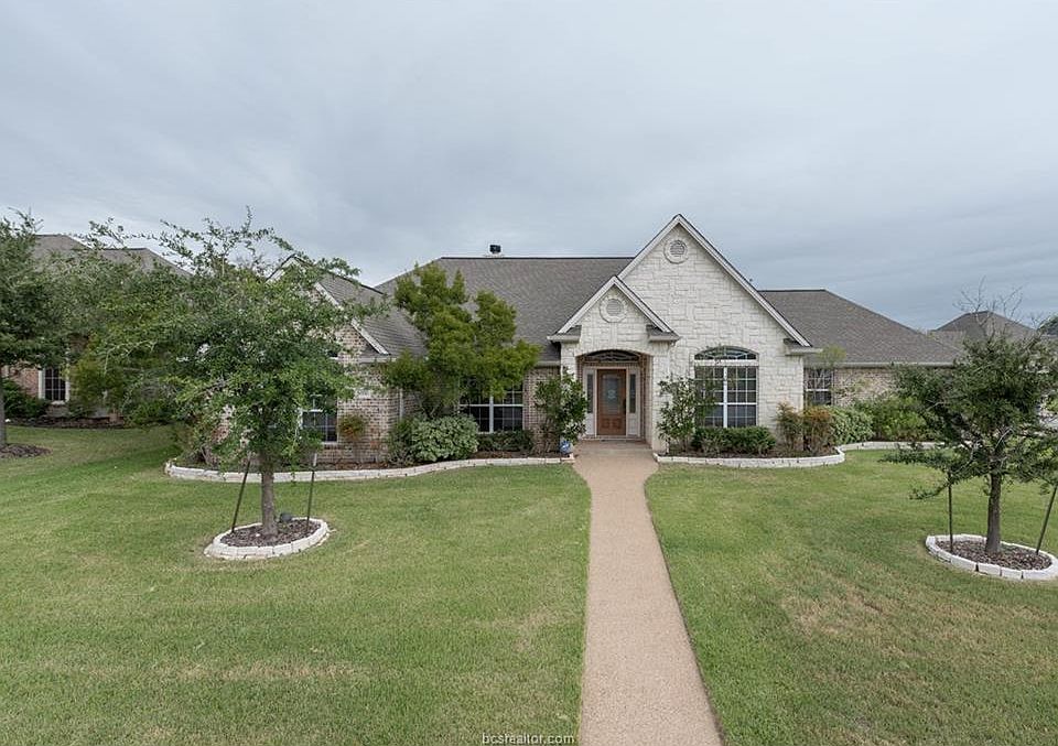 1st image of 3200 Woodcrest Dr