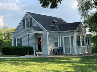 8403 NW Highridge Rd, Parkville, MO 64152