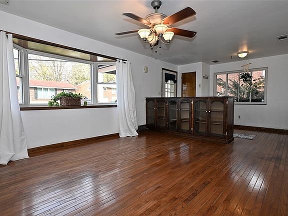 5th image of 393 Collins Dr