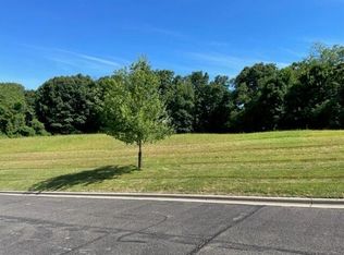 104 Apple Valley Ln, Granville, OH 43023