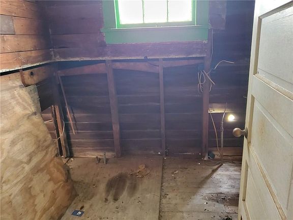 4th image of 2537 Lavender St