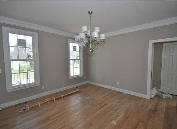 3rd image of 2495 Worthington Dr