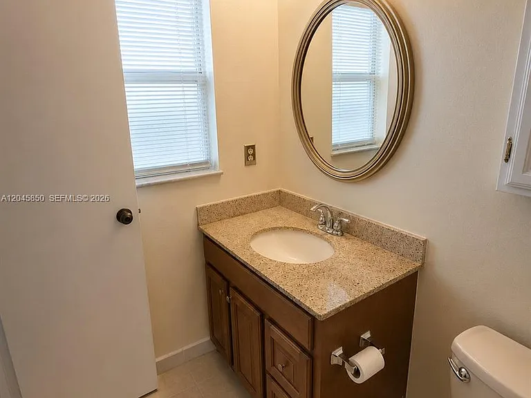 1800 N Lauderdale Ave #1210 — Photo 8