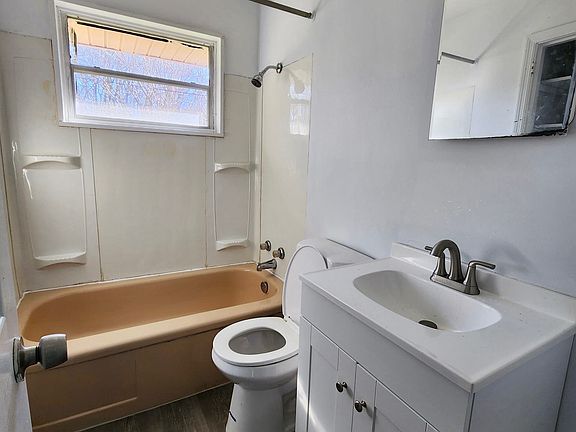 5th image of 1721 Collier Dr