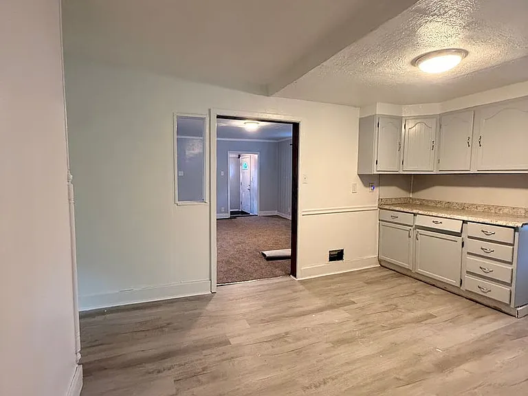4632 Genesee Ave — Photo 4