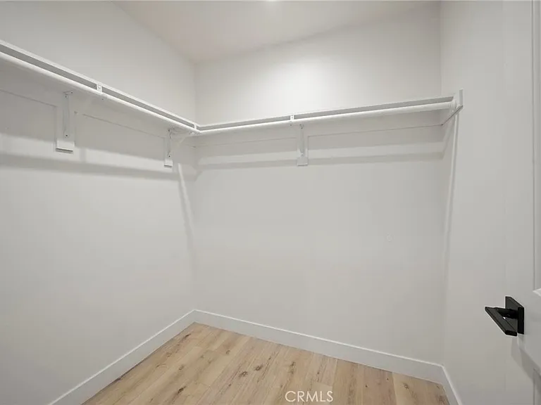 5865 Tobias Ave — Photo 18