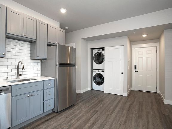 Entry/Laundry/Kitchen