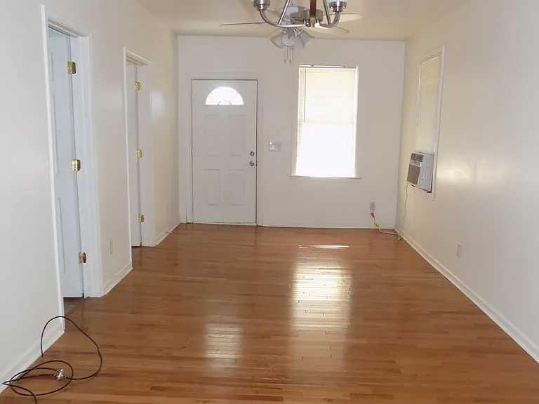 2347 Stark St — Photo 3