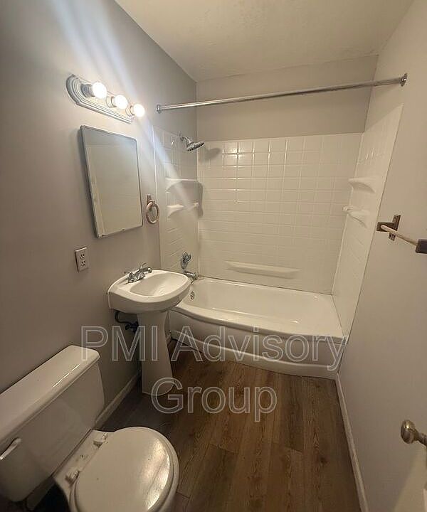 1st image of 3364 SE Irvingham St