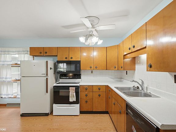 5th image of 1735 Weimer St