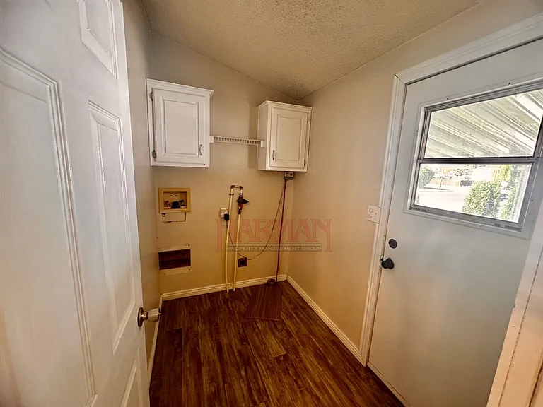863 S Artesian Rd — Photo 16