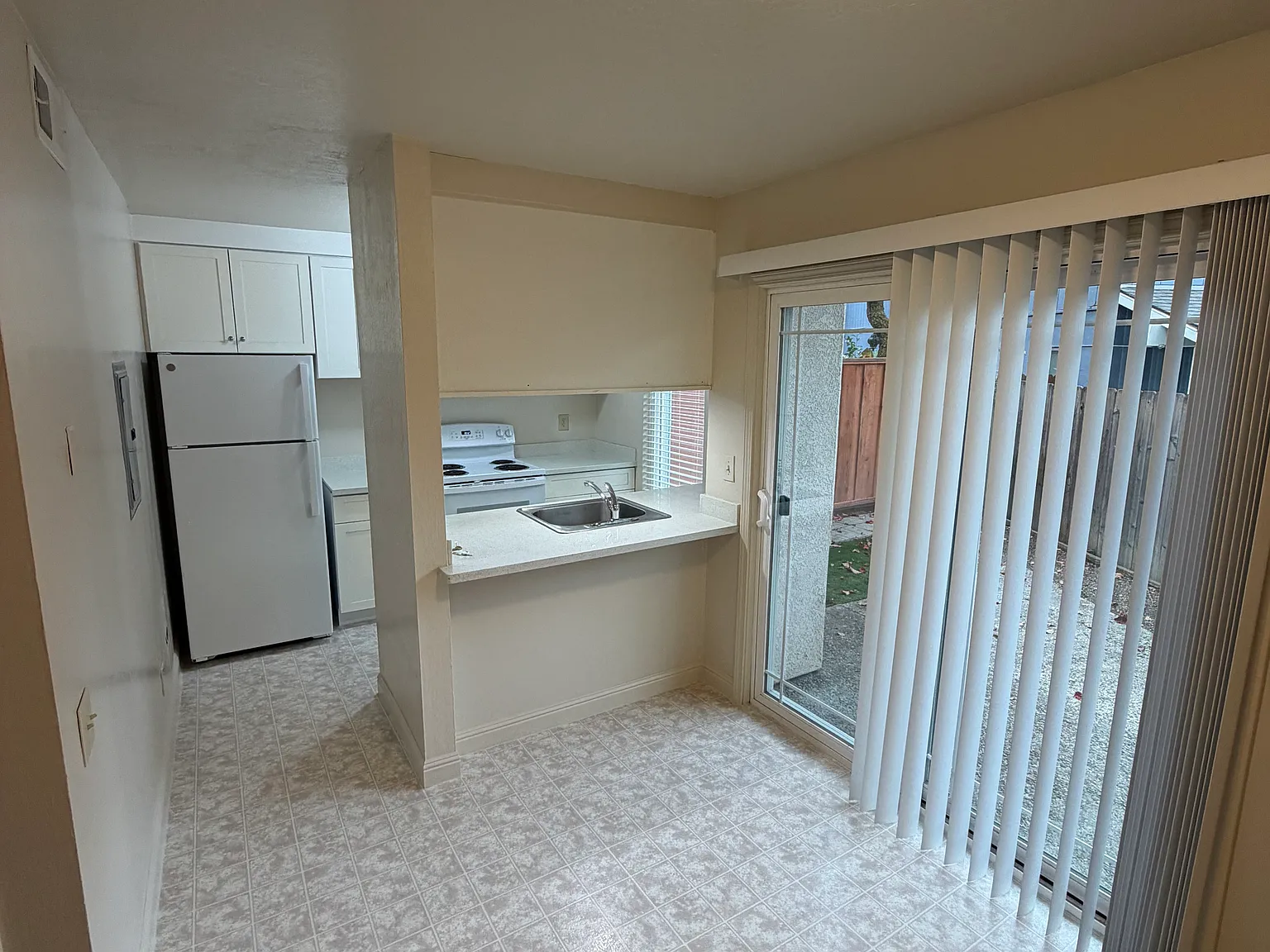 2 bed, 1000 sqft, $2,500 — Photo 3
