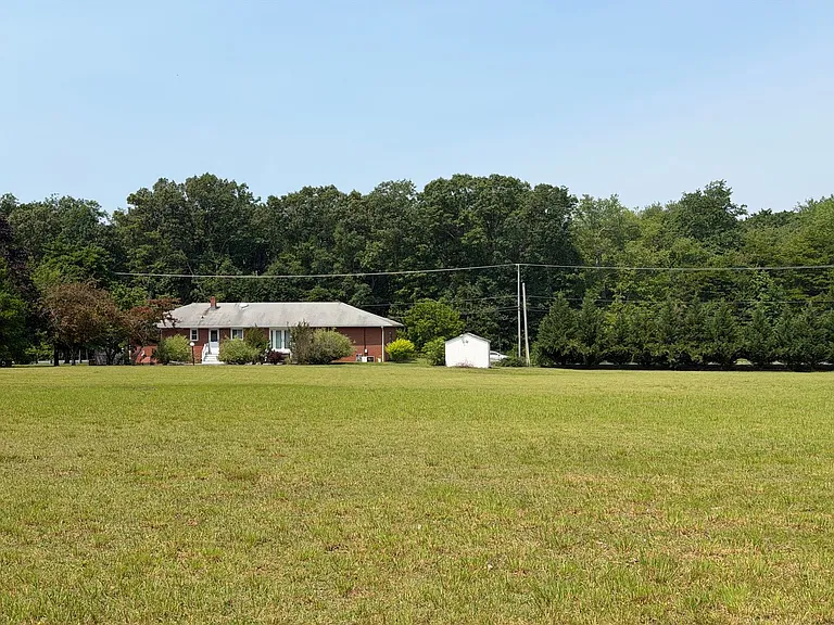 545 Cassville Rd — Photo 4